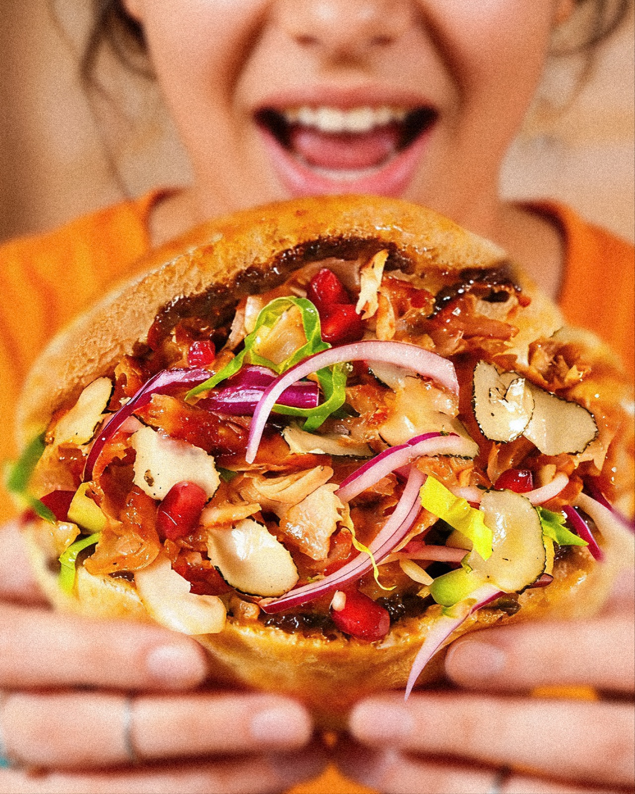 Primo piano di un panino KEBABBIAMO