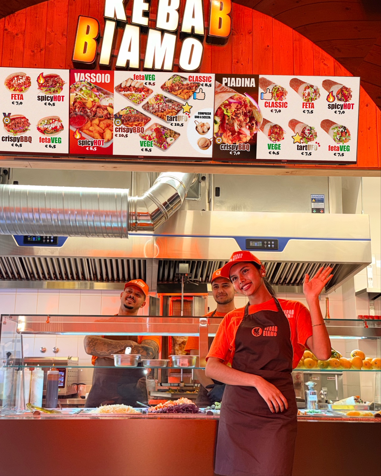Il team KEBABBIAMO nel locale di Roma